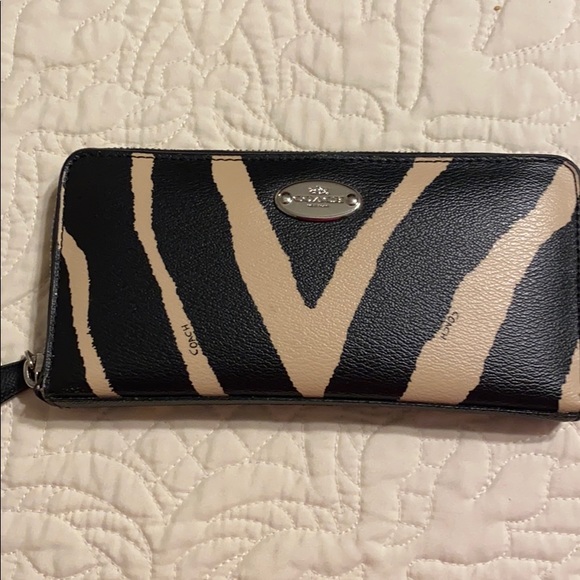 Coach bag and matching wallet. - Picture 2 of 4